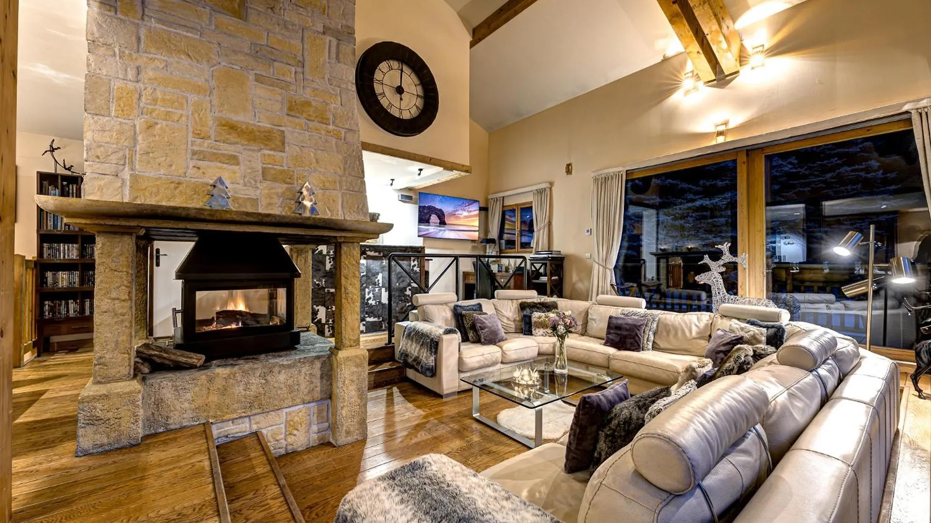 Chalet Serena - Luxury 7 Bedroom Chalet, Pool & Spa From The Hideaway Les Houches