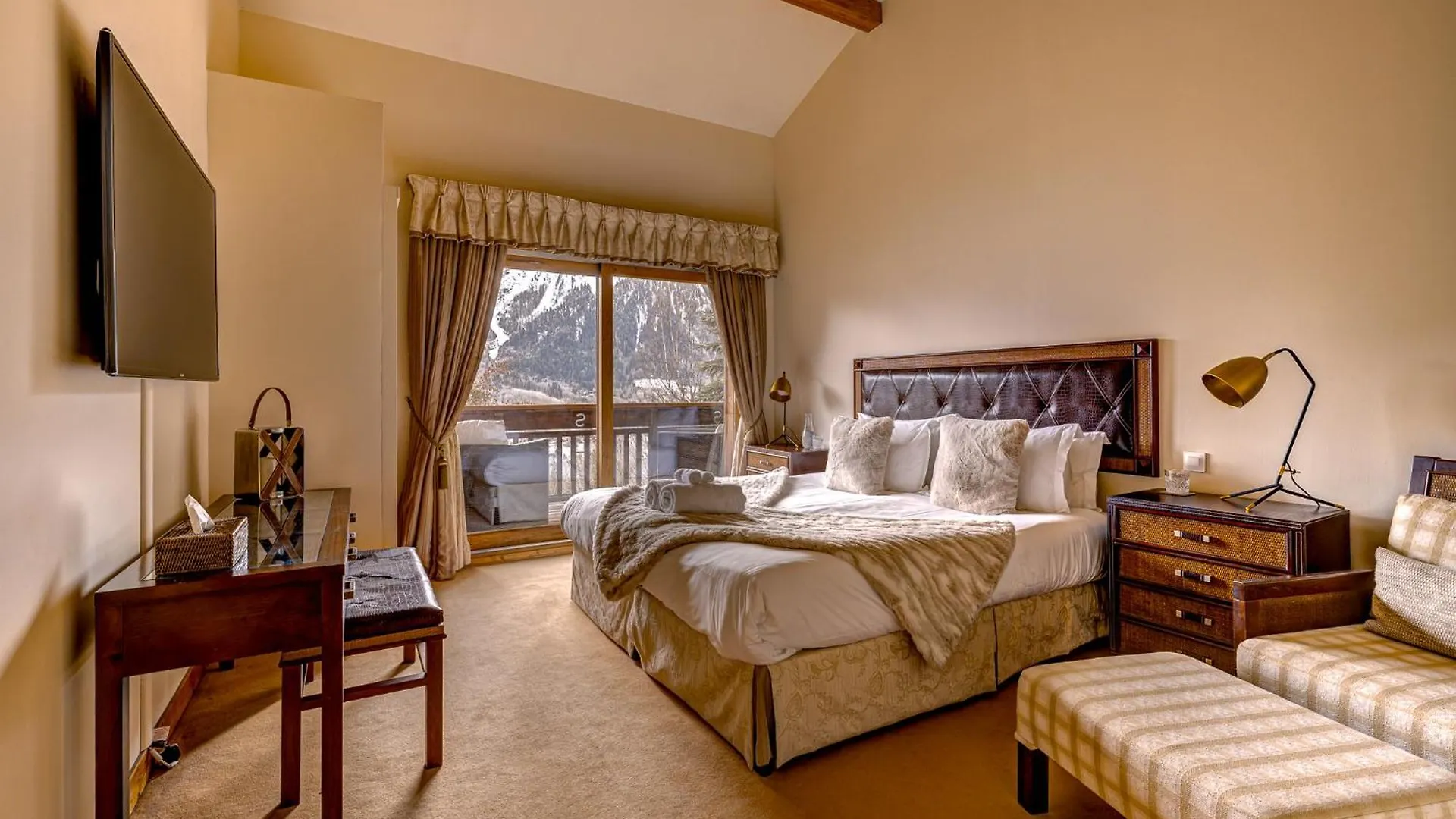 Chalet Serena - Luxury 7 Bedroom Chalet, Pool & Spa From The Hideaway Les Houches