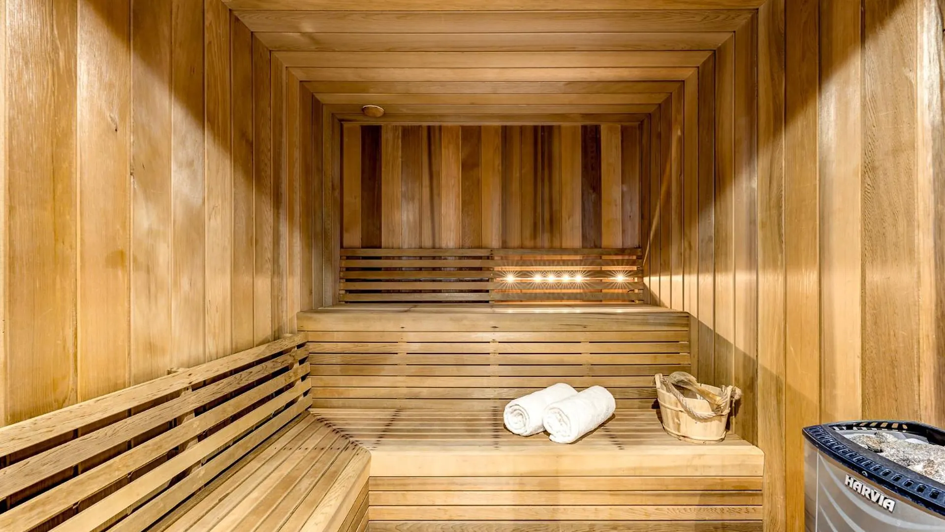 Chalet Serena - Luxury 7 Bedroom Chalet, Pool & Spa From The Hideaway Les Houches
