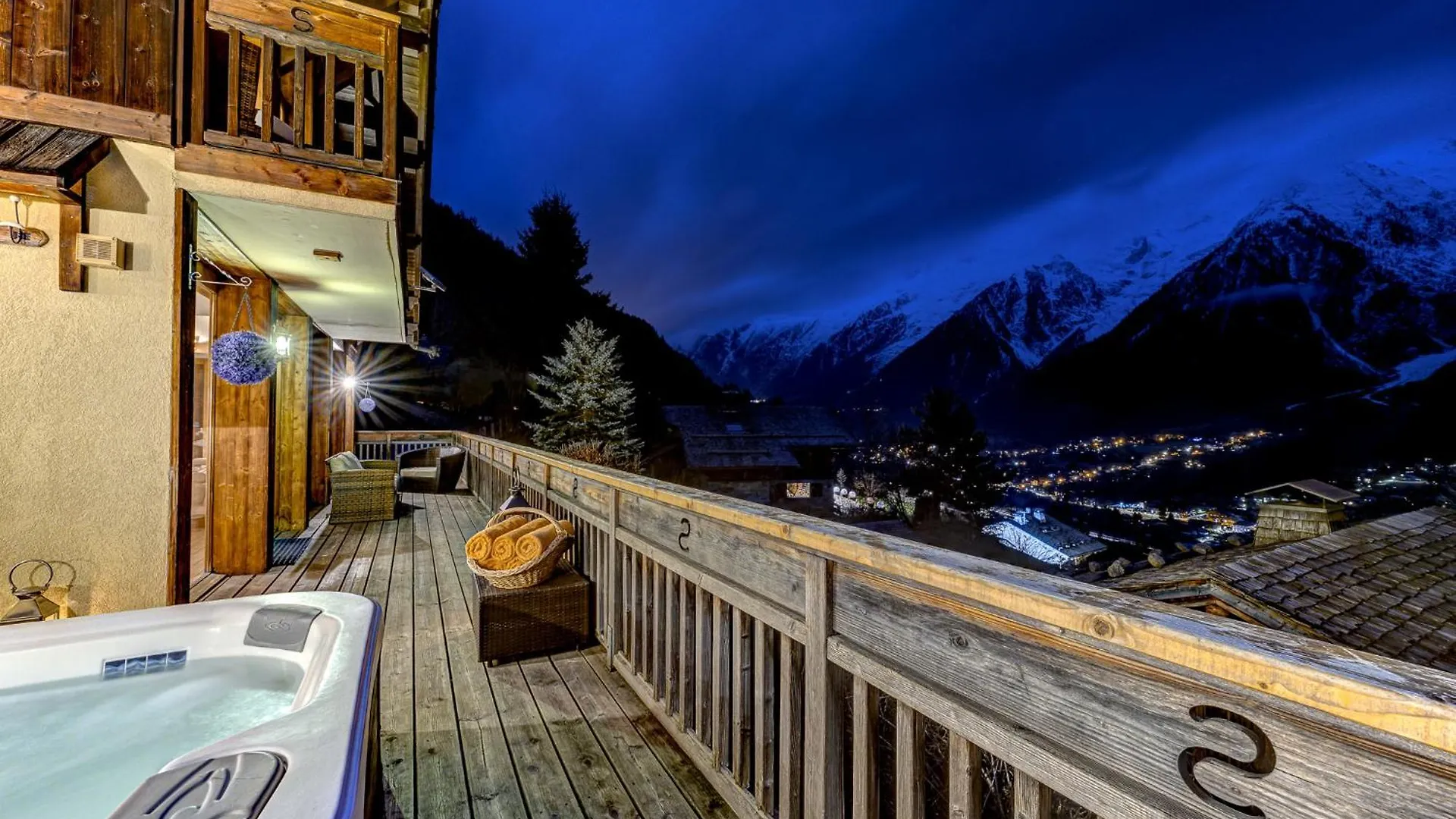 Chalet Serena - Luxury 7 Bedroom Chalet, Pool & Spa From The Hideaway Les Houches