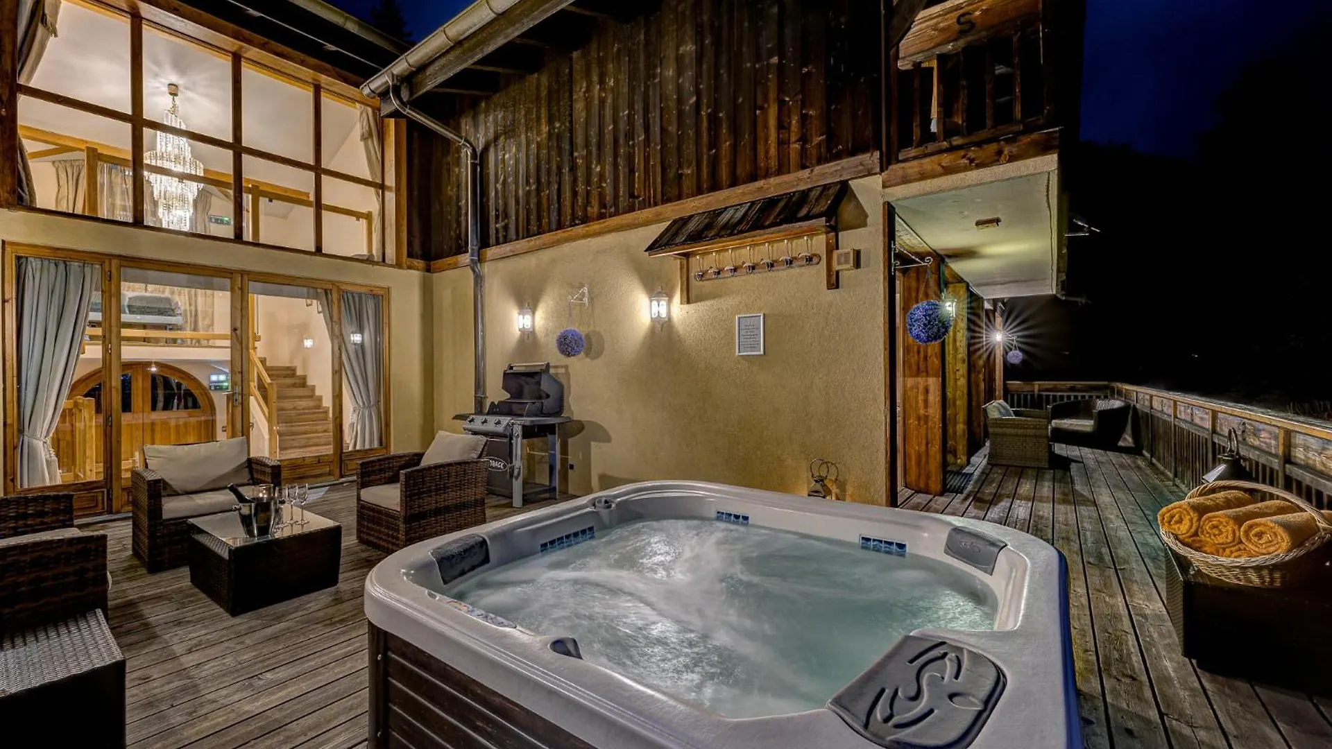 Chalet Serena - Luxury 7 Bedroom Chalet, Pool & Spa From The Hideaway Les Houches