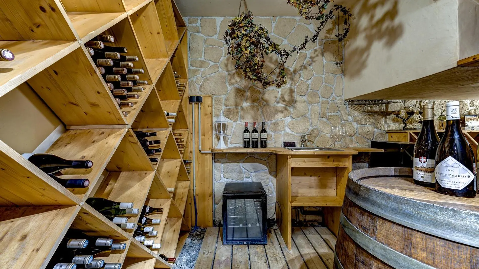 Chalet Serena - Luxury 7 Bedroom Chalet, Pool & Spa From The Hideaway Les Houches