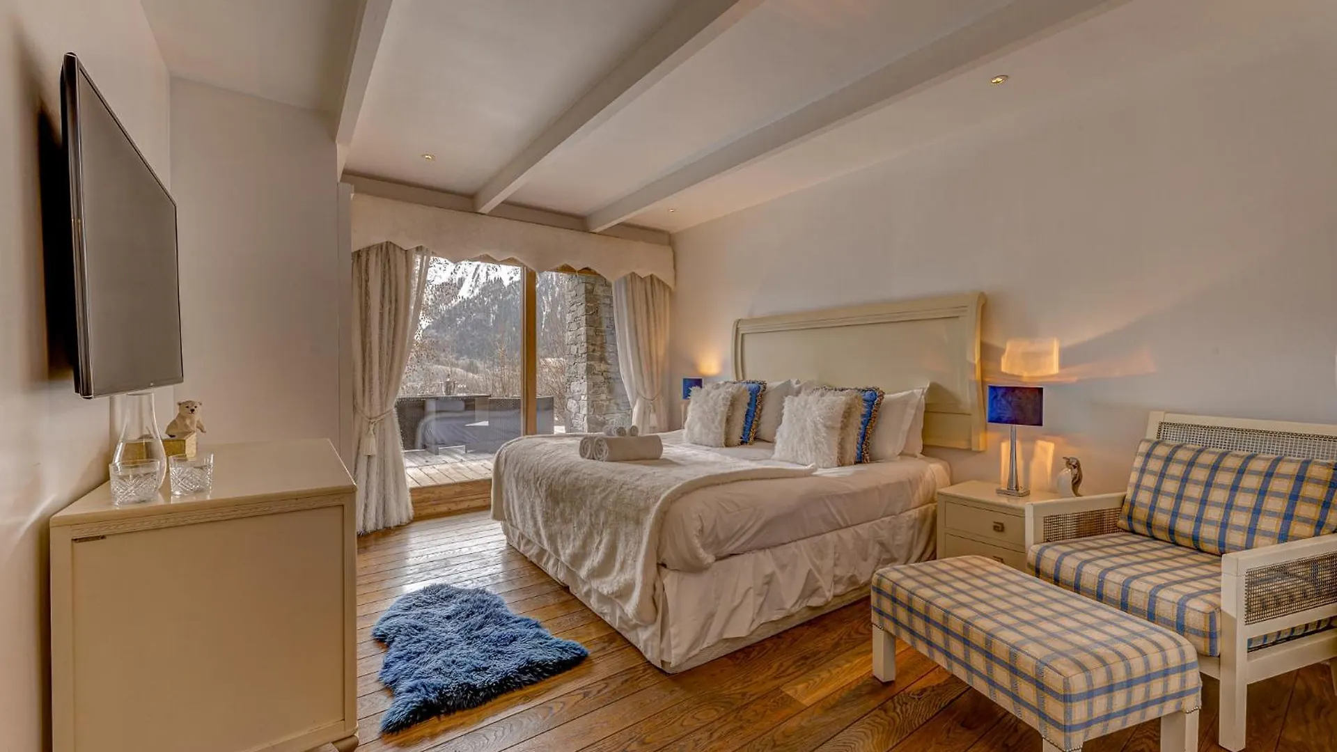 Chalet Serena - Luxury 7 Bedroom Chalet, Pool & Spa From The Hideaway Les Houches